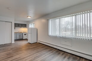 Johnson Legacy Apartments in Milwaukee, WI - Building Photo