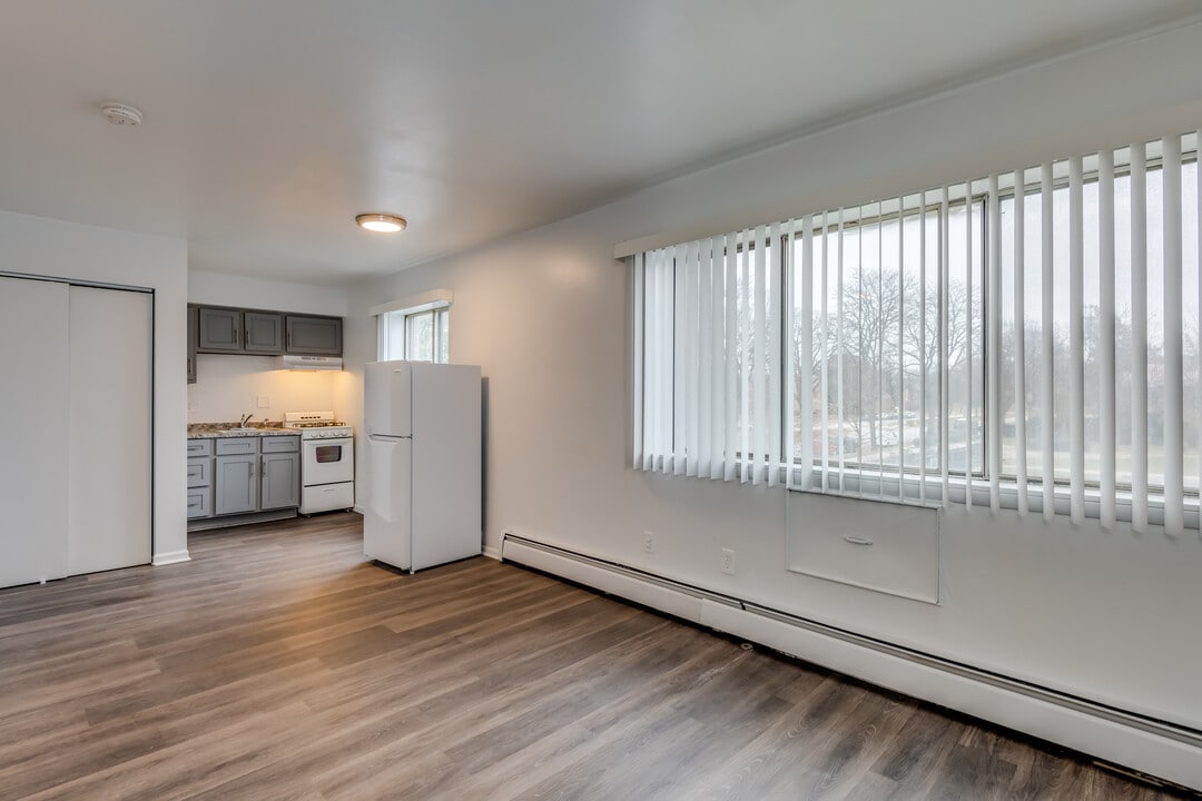 Johnson Legacy Apartments in Milwaukee, WI - Building Photo