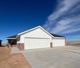 1407 17th St, Unit A in Shallowater, TX - Foto de edificio - Building Photo