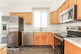 16642 S 44th St in Phoenix, AZ - Foto de edificio - Building Photo