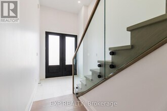 6612 Harmony Hill in Mississauga, ON - Building Photo - Building Photo