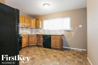 5180 Carey Ln in Hazelwood, MO - Foto de edificio - Building Photo