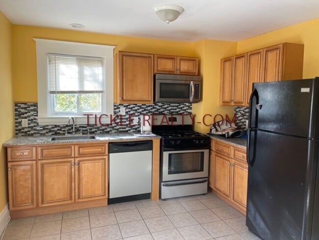 37-37 Wellesley St in Rochester, NY - Building Photo - Building Photo