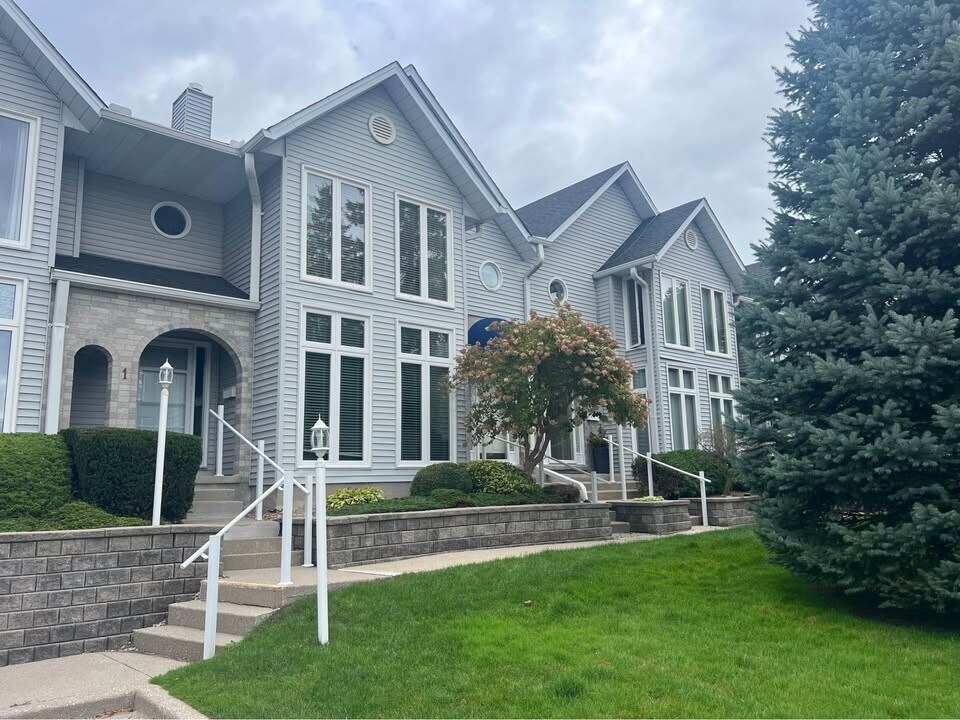 1730 Murphy Rd in Sarnia, ON - Building Photo