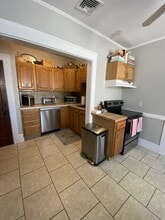 281 N Main St, Unit Apartment #2 in Mansfield, MA - Building Photo - Building Photo