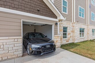 Village at Pepper Creek Apartments in Temple, TX - Foto de edificio - Building Photo