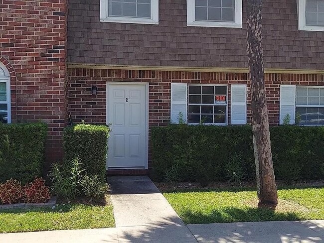 property at 415 N Cypress Dr