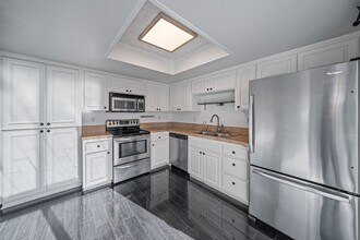 3676 Bancroft St in San Diego, CA - Building Photo - Building Photo