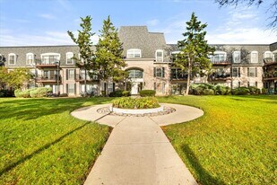 5200 Carriage Way Dr in Rolling Meadows, IL - Building Photo