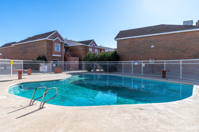 Woodcrest Apartments in Las Cruces, NM - Building Photo - Building Photo