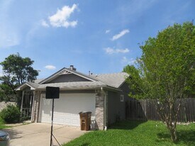 1104 Larkins Ln in Austin, TX - Building Photo
