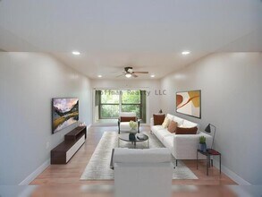 760 S Village Dr in St. Petersburg, FL - Foto de edificio - Building Photo