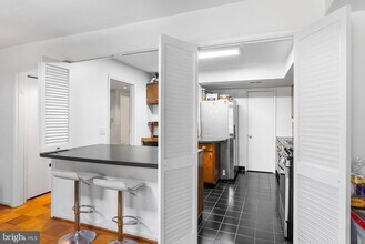 110 Cross Keys Rd in Baltimore, MD - Building Photo - Building Photo