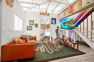 455 NW 19th Ln in Miami, FL - Building Photo