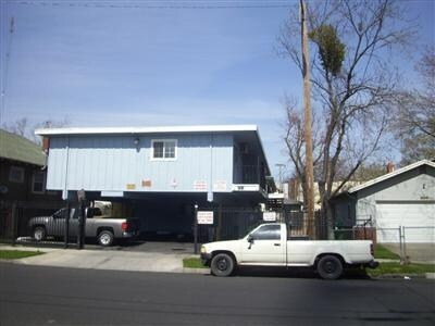 Fremont Manor in Stockton, CA - Building Photo