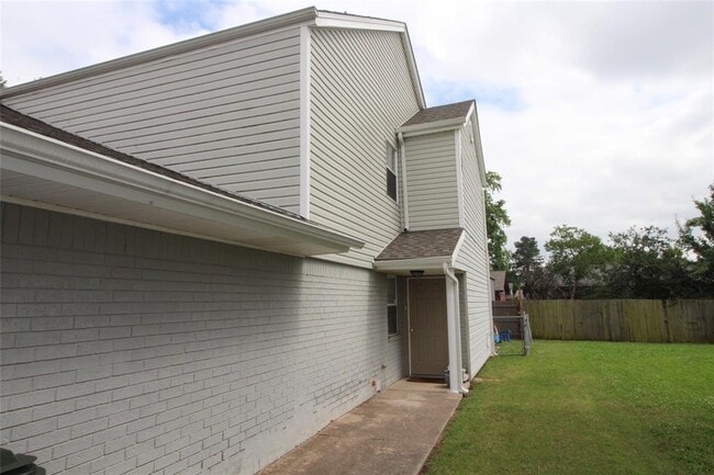 property at 1706 Jennifer Cir
