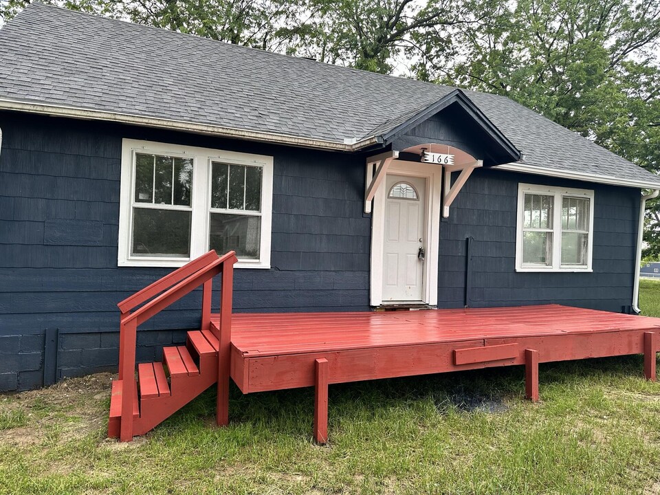 166 Holt Ln in Holts Summit, MO - Foto de edificio