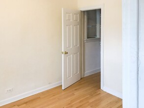 2318 N Southport Ave, Unit 2318-1R in Chicago, IL - Building Photo - Building Photo