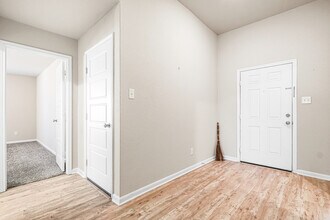 7039 Diamond Vly in San Antonio, TX - Building Photo - Building Photo