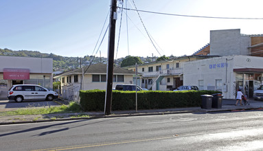 1328 N School St in Honolulu, HI - Building Photo - Building Photo