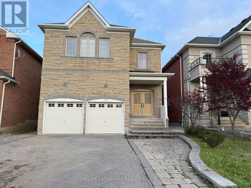 325 Bathurst Glen Dr in Vaughan, ON - Building Photo