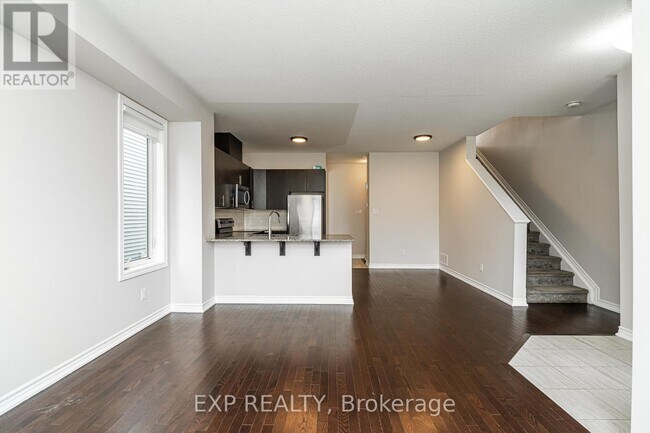 1168 Chapman Mills Dr in Ottawa, ON - Building Photo - Building Photo