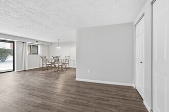 1204 Dutilh Rd, Unit #1 in Cranberry Township, PA - Foto de edificio - Building Photo