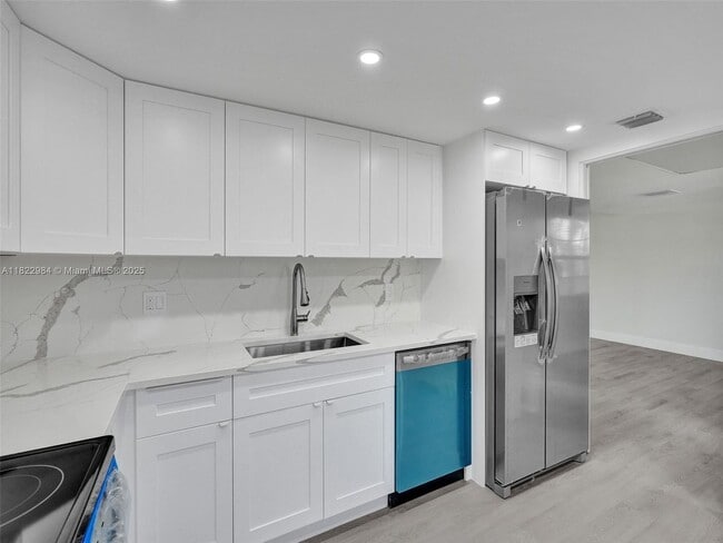 3700 Oaks Clubhouse Dr in Pompano Beach, FL - Building Photo - Building Photo