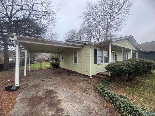 1808 Oakwood Ave NE in Huntsville, AL - Building Photo - Building Photo