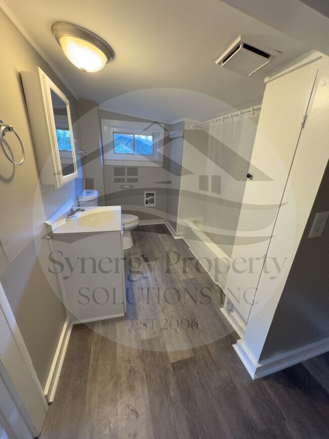 property at 1617 S Main St