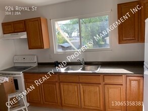 924 Royal St in Regina, SK - Building Photo - Building Photo