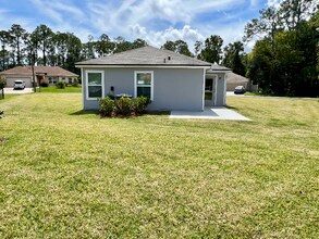 56 Pilgrim Dr in Palm Coast, FL - Building Photo - Building Photo