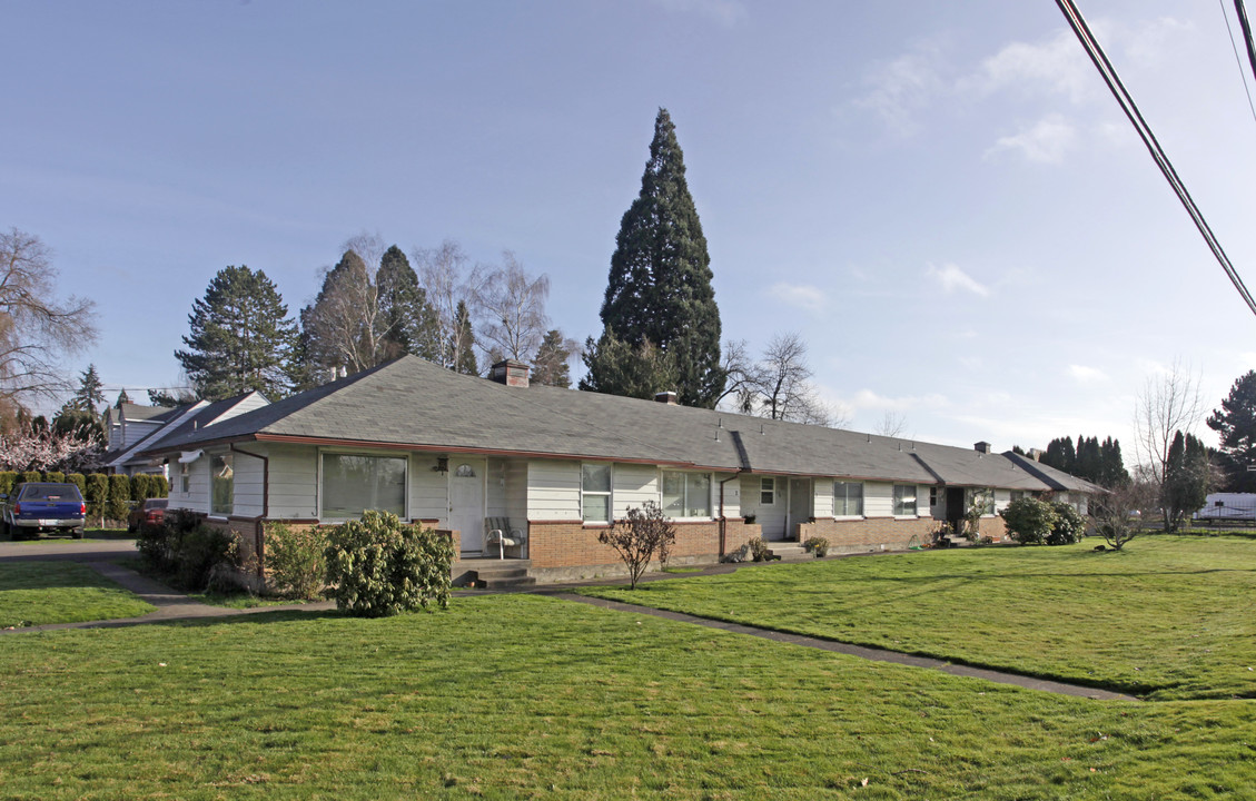 3103 Pacific Ave in Forest Grove, OR - Building Photo