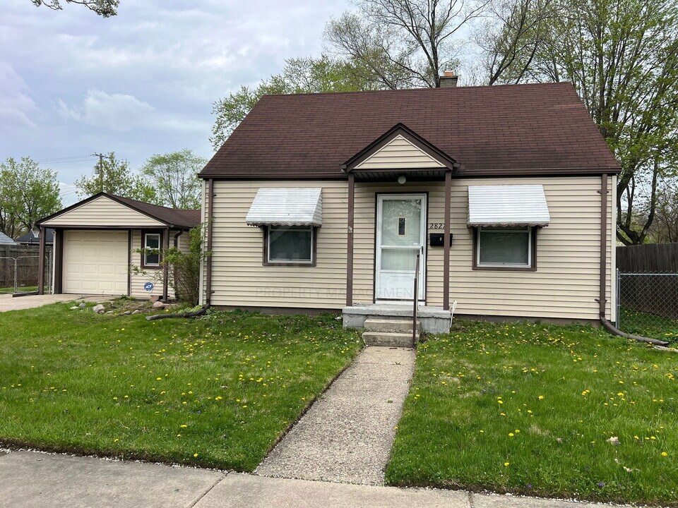 28273 Schram St in Roseville, MI - Building Photo