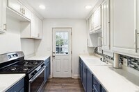 645 Stirling St photo'