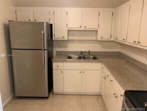 15225 NE 6th Ave in Miami, FL - Building Photo - Building Photo