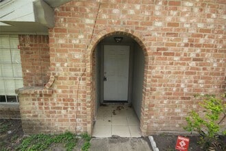 7623 Alperton Dr in Houston, TX - Foto de edificio - Building Photo