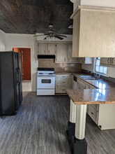 510 E Cedar St in Crowley, LA - Foto de edificio - Building Photo