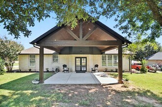9511 Bellechase Rd in Granbury, TX - Foto de edificio - Building Photo