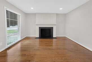 3021 Ryan Pl Dr in Fort Worth, TX - Building Photo - Building Photo