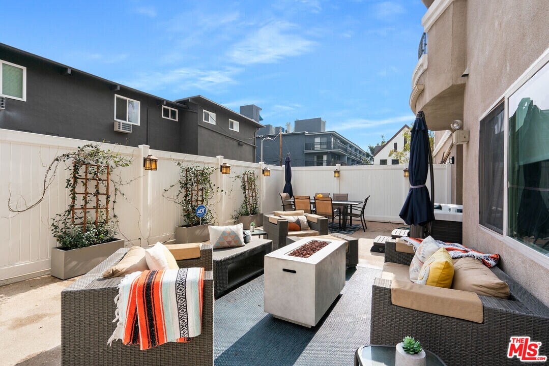 1410 N Curson Ave-Unit -103 in Los Angeles, CA - Building Photo