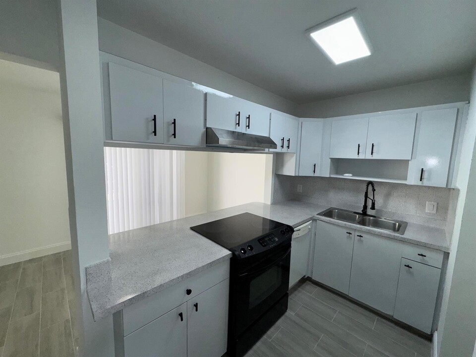 4110 Maine St, Unit 1 in Lake Worth, FL - Building Photo