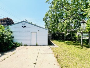 5123 N 83rd St in Milwaukee, WI - Foto de edificio - Building Photo