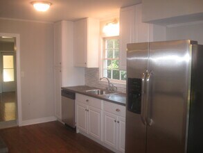 9805 La View Cir in Roswell, GA - Building Photo - Building Photo