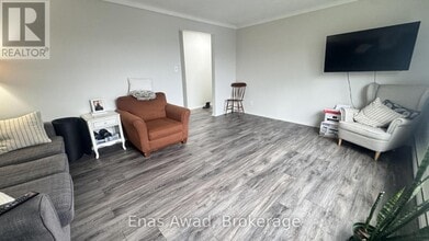 10 W Presland Rd in Ottawa, ON - Building Photo - Building Photo