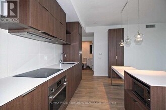 197 Yonge St in Toronto, ON - Building Photo - Building Photo