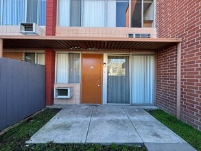 Oakland Ave 650- Hillsides in Pasadena, CA - Building Photo - Building Photo