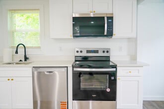 162 Hobart St in Meriden, CT - Building Photo - Building Photo