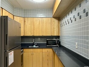 68-05 242nd St in Queens, NY - Building Photo - Building Photo