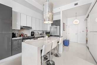 2001 Meridian Ave, Unit # 525 in Miami Beach, FL - Building Photo - Building Photo